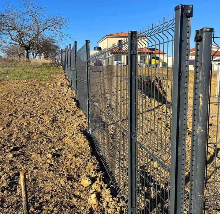 Nous installons différents types de clôtures.